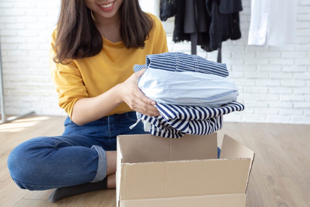 How to store clothes in a storage unit