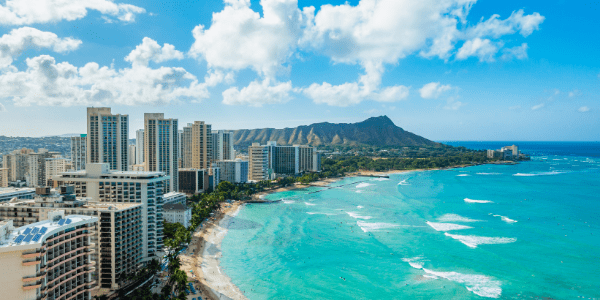 With an average high of 84 degrees and 0 days below freezing, Honolulu, Hawaii provides the best year-round weather in the United States.