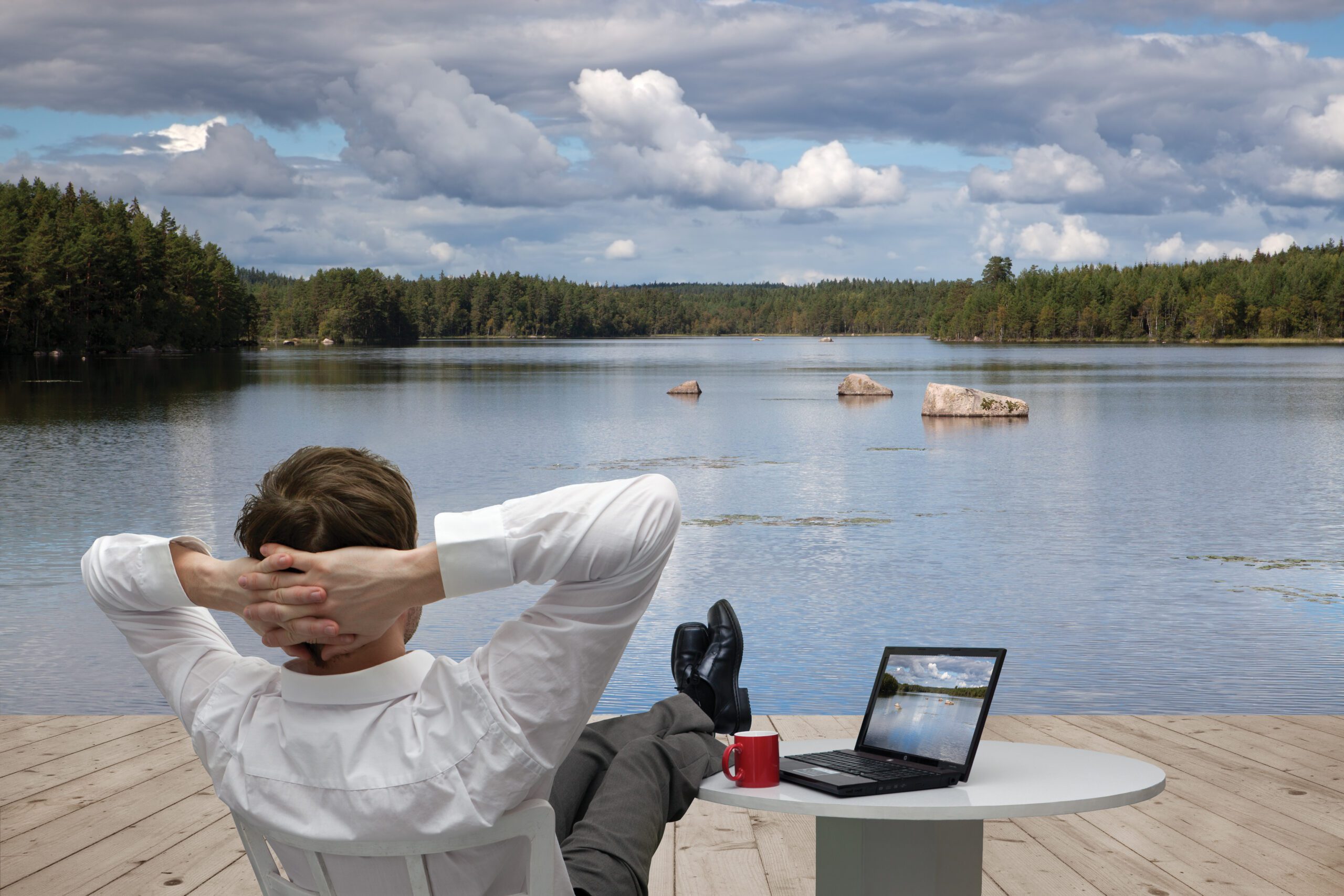 Mobile Office Mastery: Working Remotely While Embracing Wanderlust