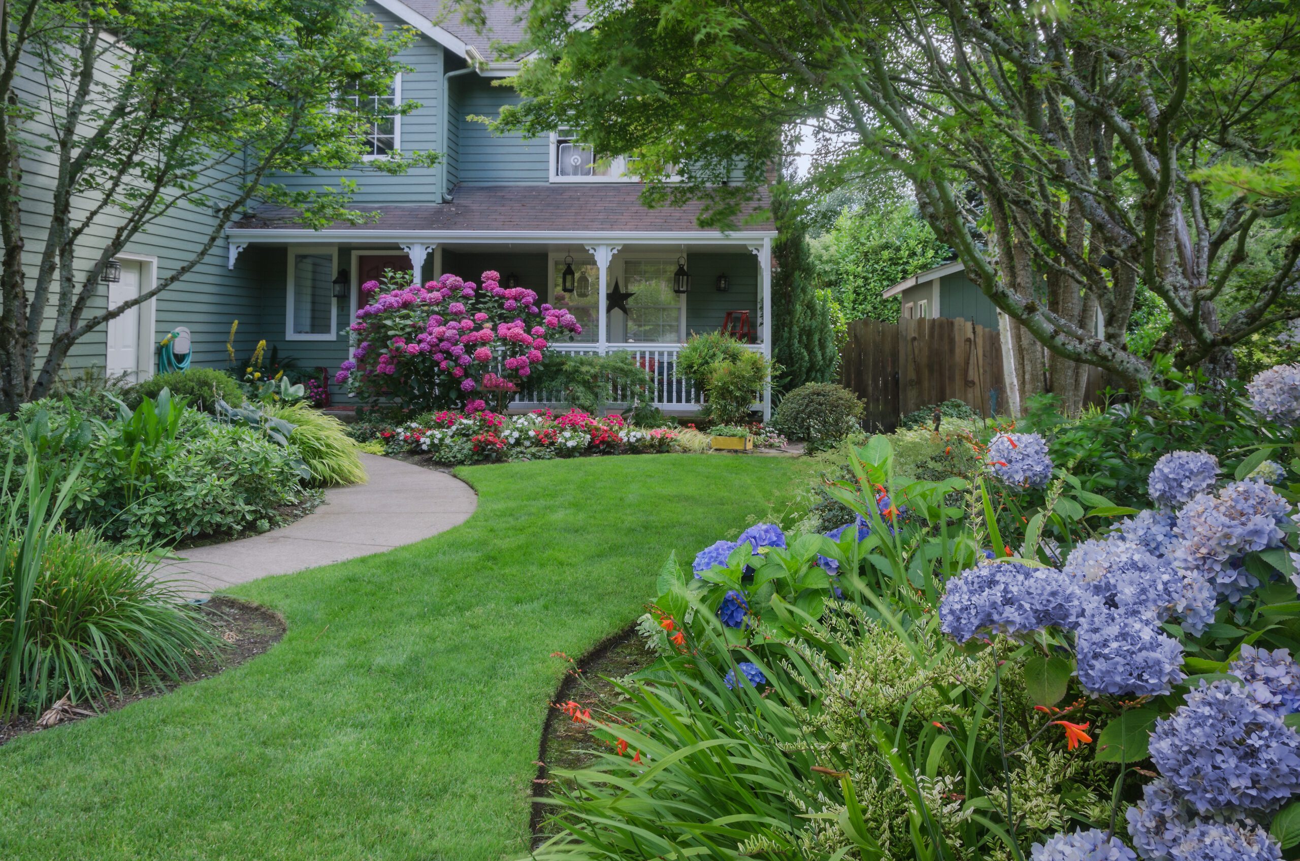 Front Yard Landscaping Tips: Transform Your Home's Curb Appeal