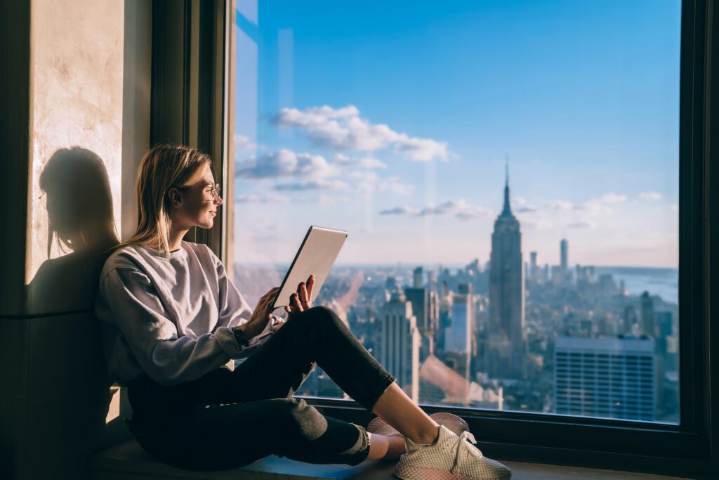 Practical urban living solutions to help maximize space, improve functionality, and stay organized in small city apartments and condos.